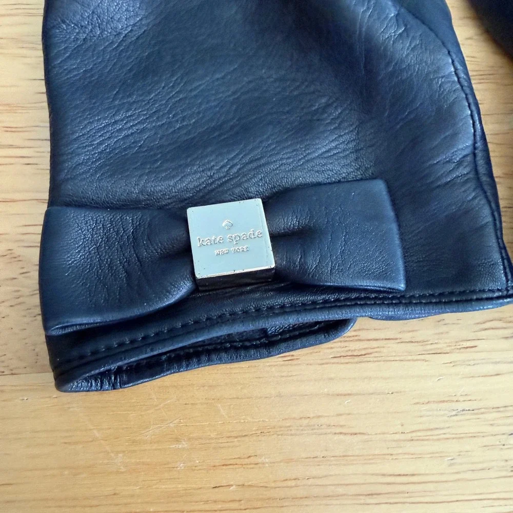 Kate Spade Lamb Leather Gloves Size M Touchscreen Bow Coquette CBK Minimalist‎